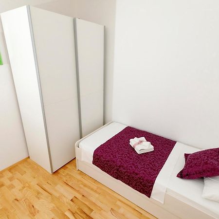 Apartments Sara & Nina 오미스 외부 사진