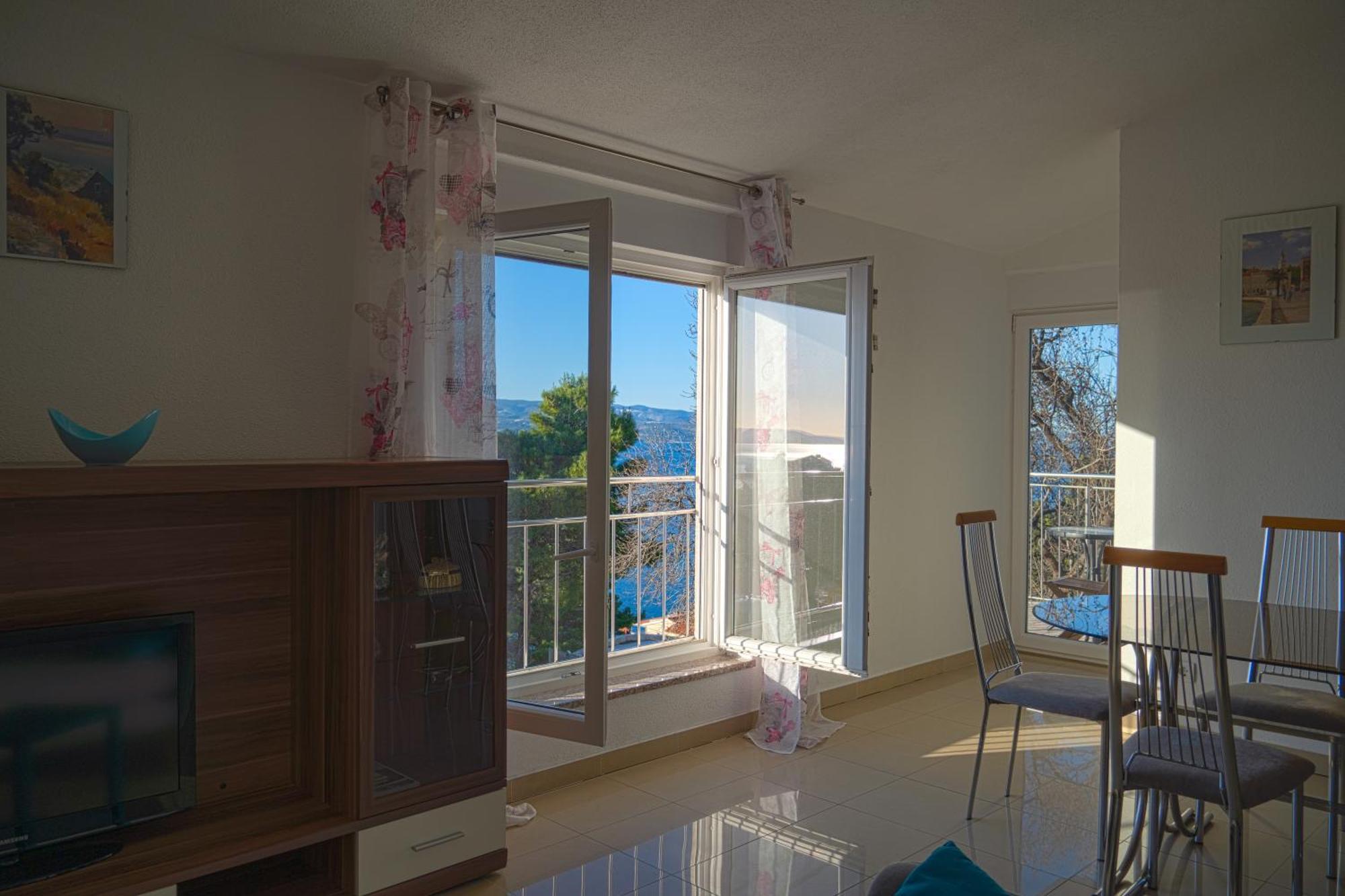 Apartments Sara & Nina 오미스 외부 사진