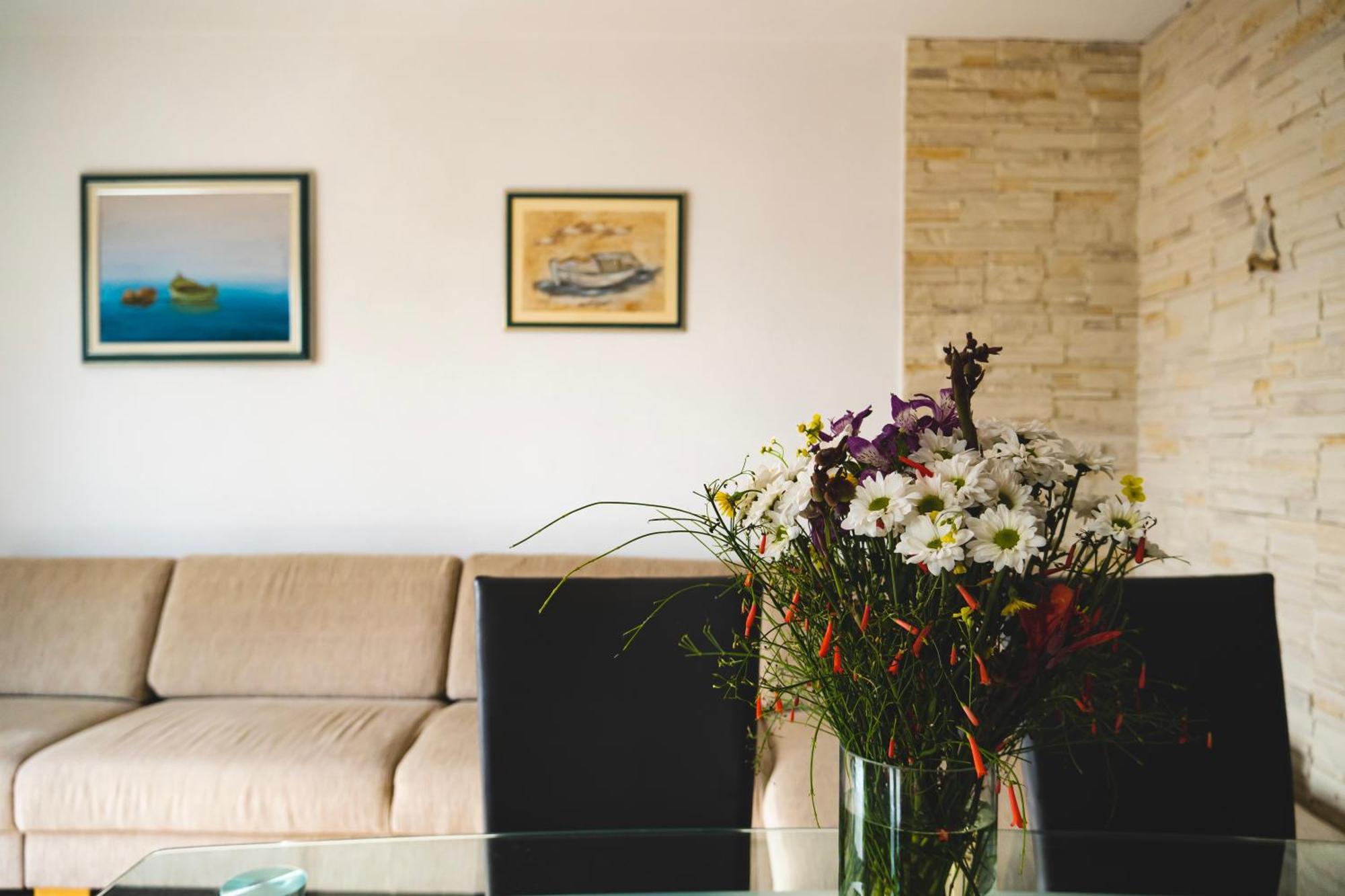 Apartments Sara & Nina 오미스 외부 사진