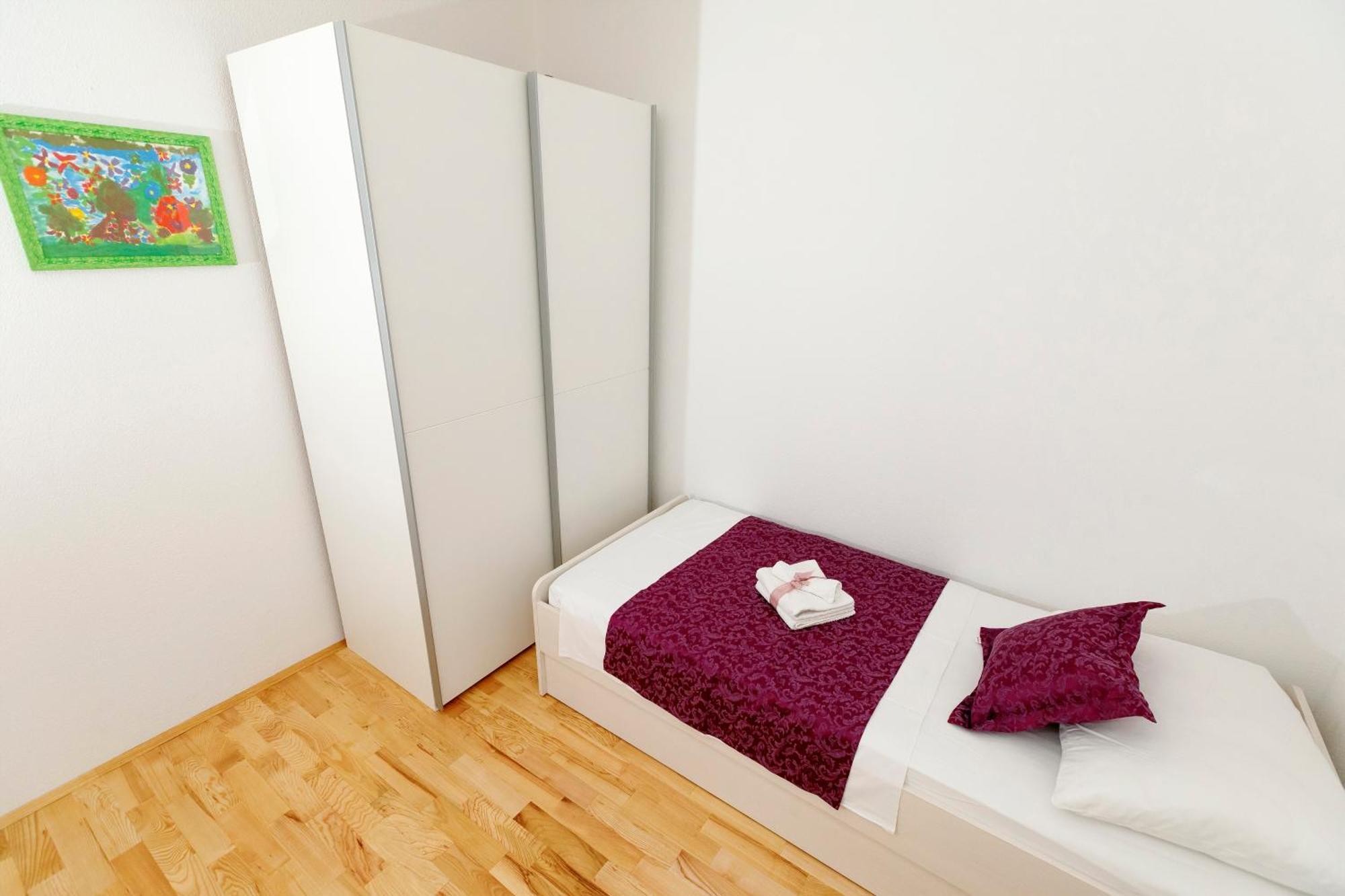 Apartments Sara & Nina 오미스 외부 사진