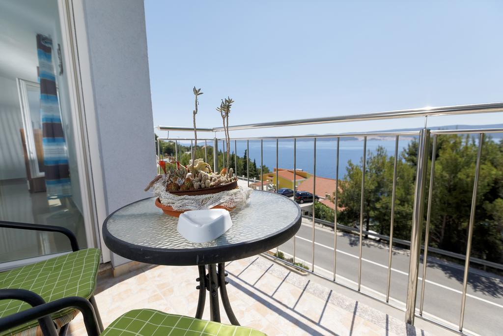 Apartments Sara & Nina 오미스 외부 사진