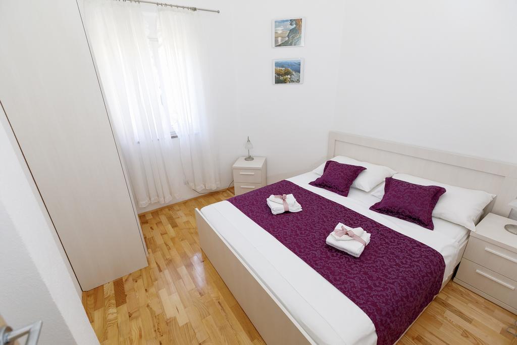 Apartments Sara & Nina 오미스 외부 사진